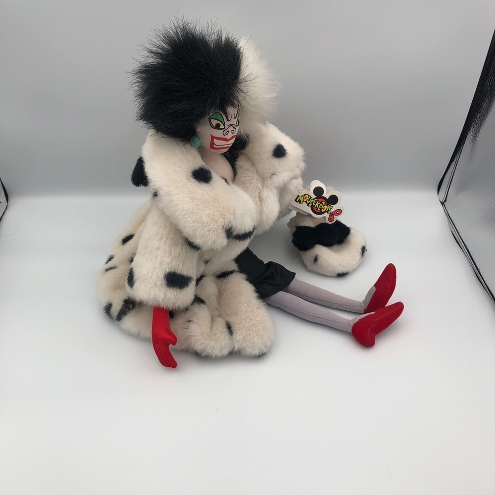 Disney Cruella De Vil Plush Doll with Thick Plush 101 Dalmatian Coat & Red Shoes